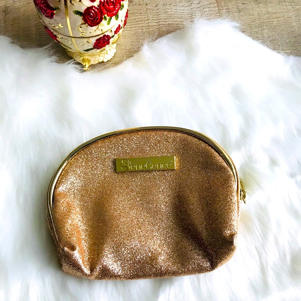 🎀 SeneGence Golden Logo Beauty Bag